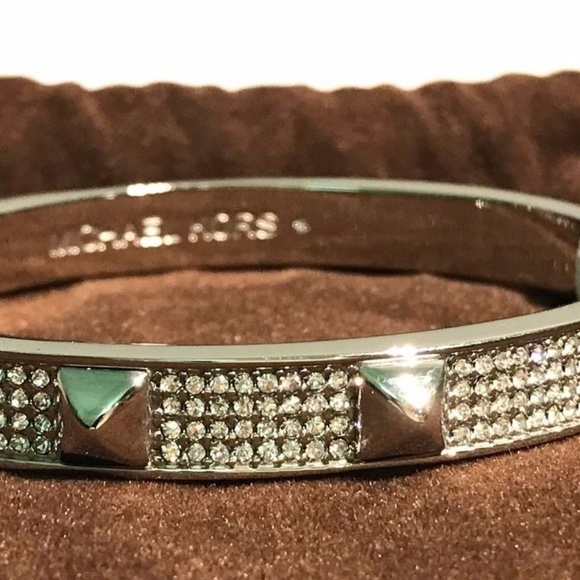 🎁 $145 MICHAEL KORS Silver Crystal Stud Bracelet - Picture 6 of 7